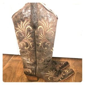 Circle G Snip Toe boots by Corral